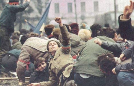 Cine este responsabil pentru crimele din decembrie 1989?