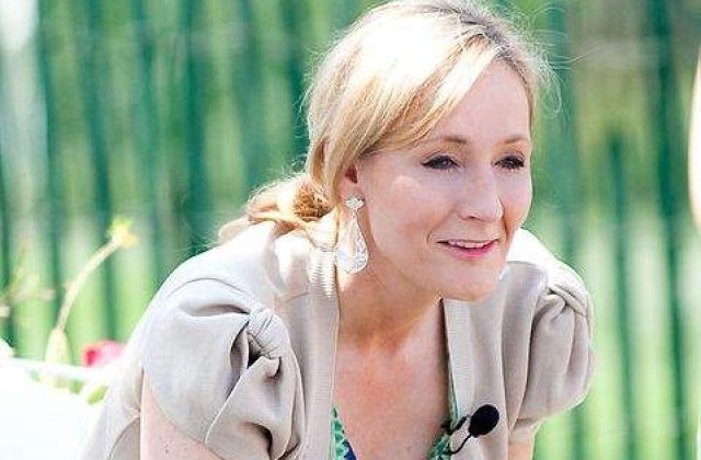 J.K. Rowling s-a apucat de o noua carte