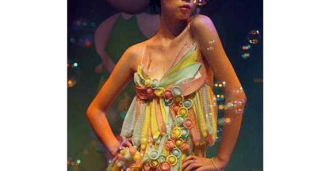  Video  Parada de moda, cu prezervativ