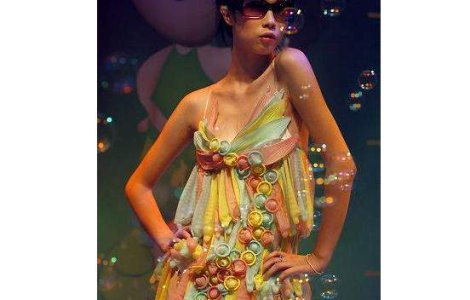  Video  Parada de moda, cu prezervativ