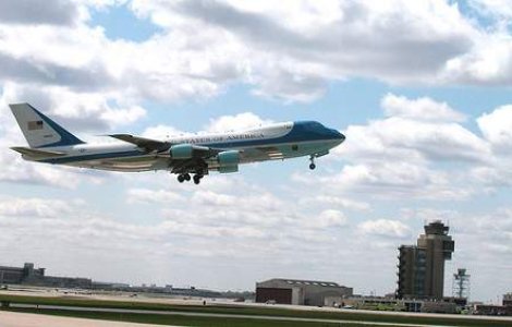 Cat costa o ora de zbor cu avionul prezidential american Air Force One