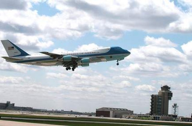 Cat costa o ora de zbor cu avionul prezidential american Air Force One