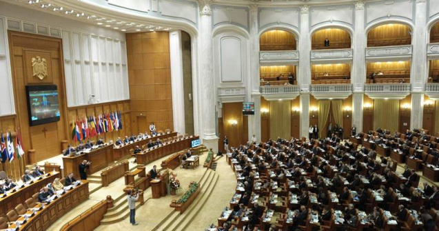 Dusa: Basescu pierde vremea prin Parlament