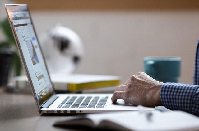 Doi angajati medicali au vandut un uter unui antreprenor, care urma il foloseasca intr-o "vraja"