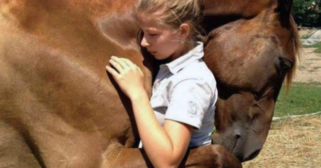  Top  Devotament fara echivoc: 10 fotografii emotionante care surprind frumusetea prieteniei si a dragostei