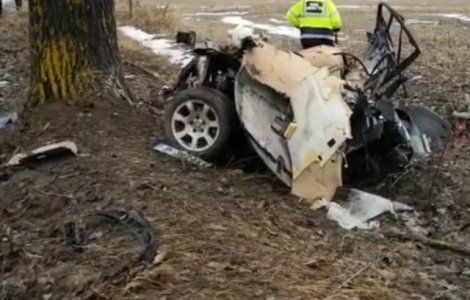 Patru barbati au murit pe loc dupa ce un autoturism s-a izbit de un copac, in Teleorman