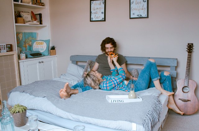 Relatia a trecut la alt nivel? 8 aspecte de care sa tineti cont inainte sa va mutati impreuna