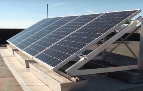 Statul vrea sa ofere 20.000 de lei celor care doresc sa puna panouri fotovoltaice