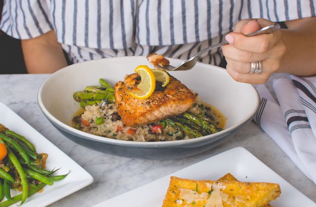 Mai putin stres si mai multa energie: 7 beneficii de care te poti bucura daca ai patru mese pe zi