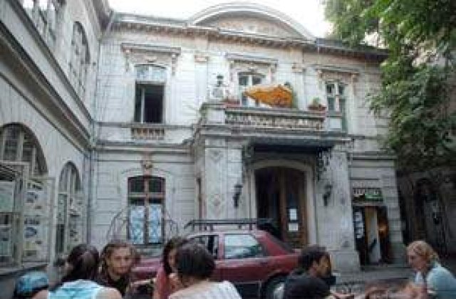 'Totul despre ei': Un Women Comedy Show obraznic, despre defectele sexului tare