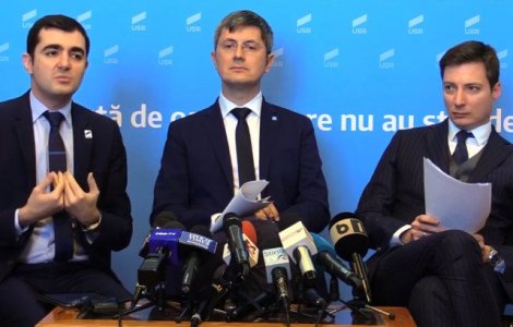 Andrei Caramitru, catre PSD: Nu va jucati cu focul!