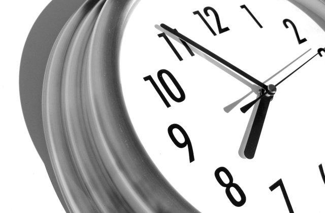 "Ceasul Apocalipsei", mentinut la 2 minute de miezul noptii, in urma deciziei expertilor/ VIDEO