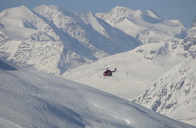 Incident aviatic in Alpii italieni, soldat cu 7 morti