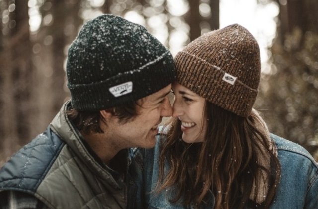 10 bancuri cu si despre indragostiti. Raspuns ilar oferit la intrebarea "ce inseamna sa fii logodit?"