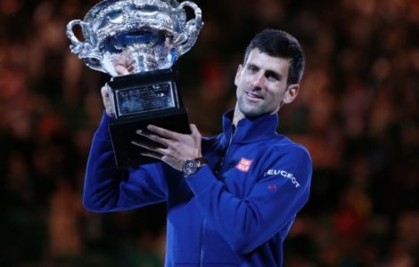 Novak Djokovic castiga trofeul la Australian Open/ VIDEO