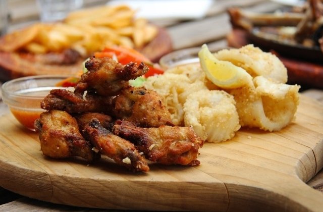 Studiu: O dieta bogata in alimente prajite intens ar creste riscul de deces prematur