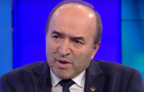 Toader spune ca numai premierul poate sesiza CCR pentru revocarea lui Augustin Lazar
