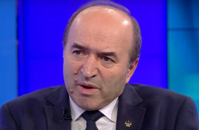 Toader spune ca numai premierul poate sesiza CCR pentru revocarea lui Augustin Lazar