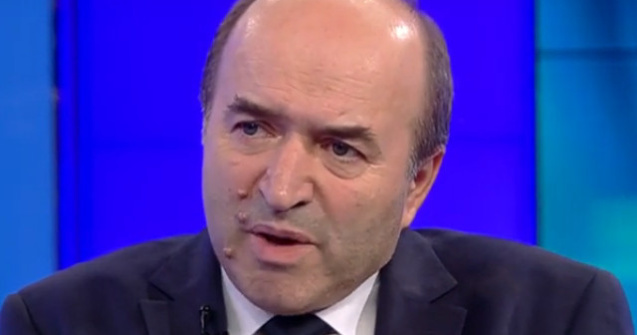 Toader spune ca numai premierul poate sesiza CCR pentru revocarea lui Augustin Lazar