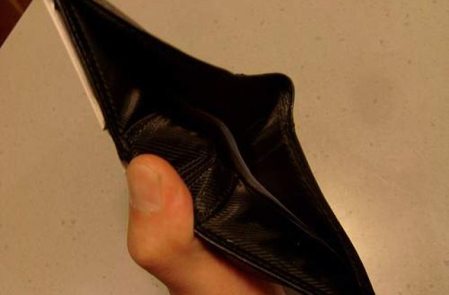 Salarii reduse la jumatate pentru Oltchim