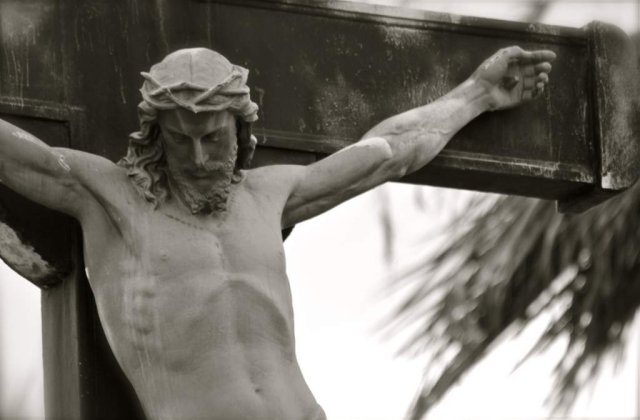 Cel mai mare miracol biblic este in pericol: Iisus n-a inviat!