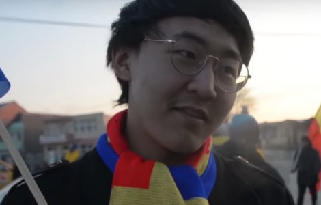 Un student chinez de la Universitatea din Bacau a murit dupa ce a sarit dintr-un tren in mers/ VIDEO