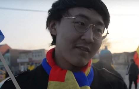 Un student chinez de la Universitatea din Bacau a murit dupa ce a sarit dintr-un tren in mers/ VIDEO