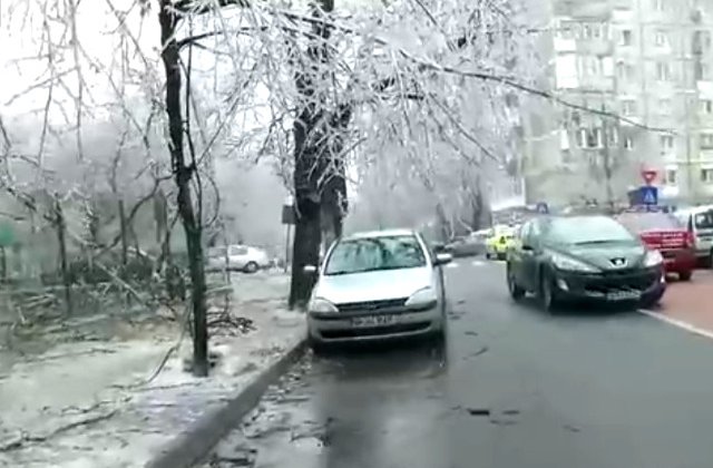 Ce optiuni au soferii ale caror masini au fost avariate dupa freezing rain / VIDEO