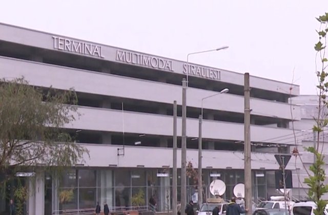 Metrorex reduce la jumatate tariful in parcarea de la statia de metrou Straulesti