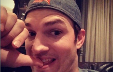 Ashton Kutcher si-a facut public numarul de telefon pe Twitter