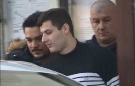 Ce mesaj a postat pe Facebook tanarul care si-a injunghiat fosta profesoara