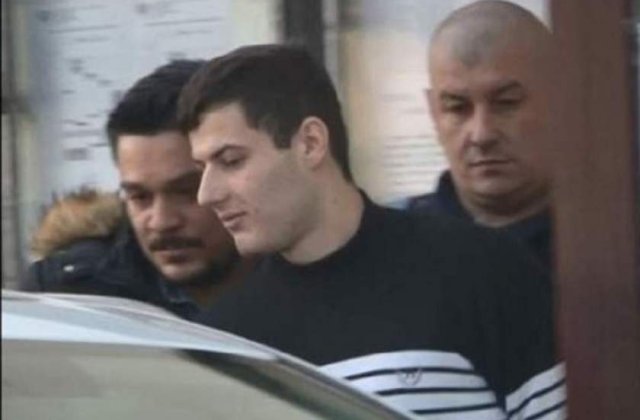 Ce mesaj a postat pe Facebook tanarul care si-a injunghiat fosta profesoara