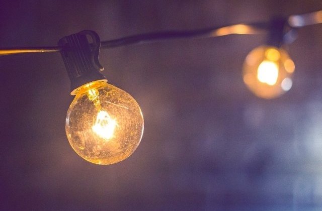 Mai multe zone din Bucuresti si din judetele Ilfov si Giurgiu raman joi, temporar, fara curent electric