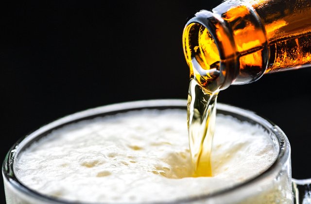 Consumul moderat de bere ar putea contribui la echilibrul florei intestinale, arata un studiu