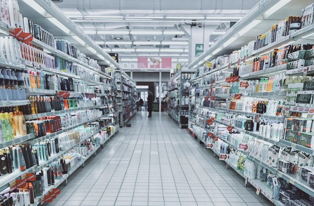 Amenzi de 18,8 mil. de euro pentru Auchan, Cora si Carrefour si furnizori ai acestora, pentru fixarea preturilor