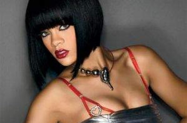 Rihanna se refugiaza in muzica