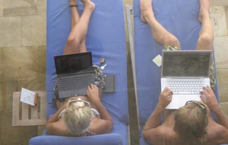 Internetul ne face sa renuntam la sex!