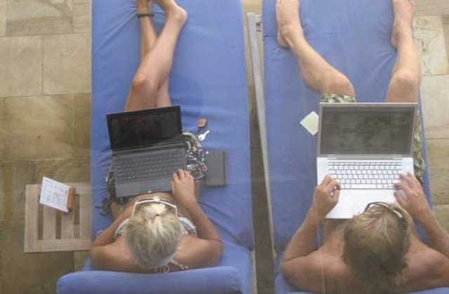 Internetul ne face sa renuntam la sex!