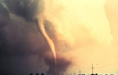Tornadele din centrul SUA au omorat cel putin 14 persoane