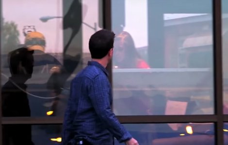  Top  Reguli de bune maniere: 10 lucruri pe care nu ar trebui sa le mai faci in public