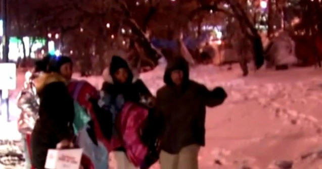 Un anonim a platit hotelul pentru 70 de persoane fara adapost, in timpul vortexului polar