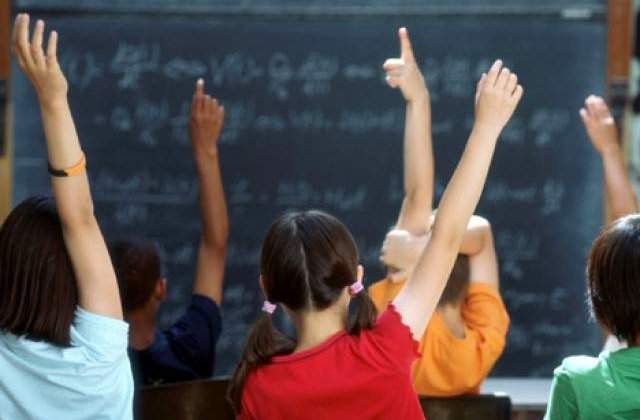 Elevii de la trei colegii nationale din Brasov sunt obligati sa se transfere la alta scoala daca obtin medii mai mici de 8,50