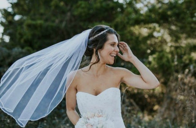 Mireasa oarba, surprinsa de gestul emotionant al fotograful nuntii care i-a permis sa "vada" pozele nuntii