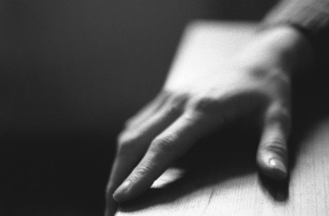 O tanara de 21 de ani a murit asfixiata dupa ce a fost izolata pentru ca se afla la menstruatie