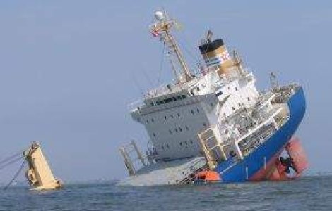 O nava ce transporta carburant s-a scufundat in largul zonei industriale Elefsina