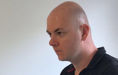 Chirurg estetician, despre Politi: "Nu dezinfecta nimic, lucra fara manusi si nici macar nu se spala pe maini"