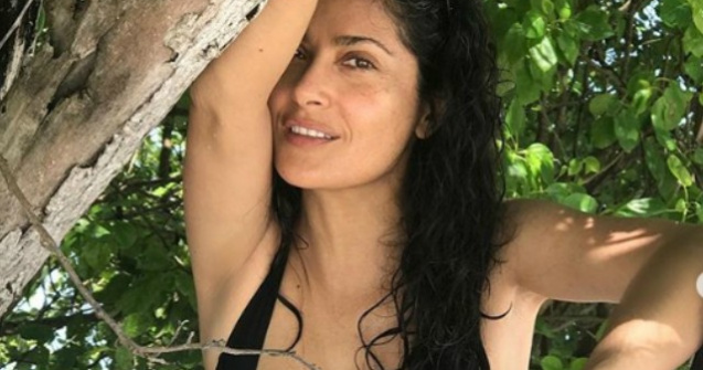Salma Hayek a ales sa isi etaleze firele albe de par pe Instagram
