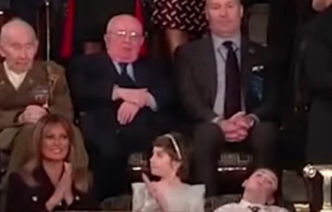 Joshua Trump, baiatul hartuit la scoala din cauza numelui sau de familie, adoarme in timpul discursului presedintelui/ VIDEO