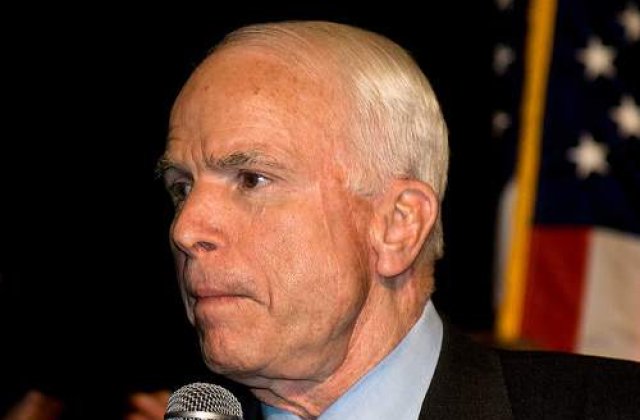 John McCain: Siria ar trebui bombardata de SUA