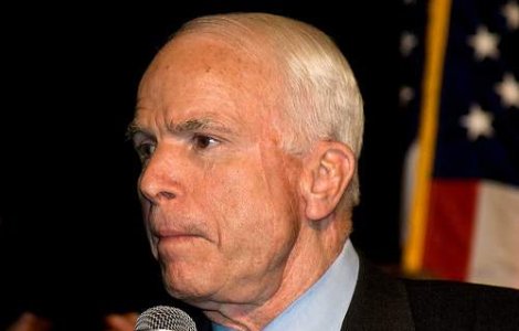 John McCain: Siria ar trebui bombardata de SUA